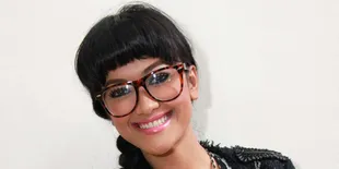 Jupe Berangan Bulan Madu Jelajahi Pulau Terpencil