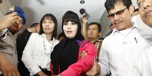 Melinda Dee Dirawat di Rumah Sakit