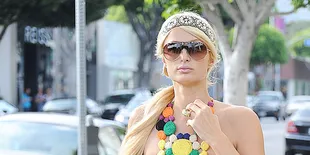 Dua Handphone Paris Hilton Hilang di Pesawat!