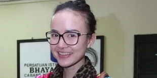 Cynthiara Alona Bahagia Berbagi Dengan Sesama