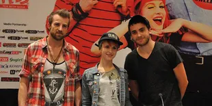 Fans Paramore Buka Bareng di Depan Pintu Masuk