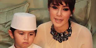 Tanpa Suami, Olla Ramlan Ikhlas Jalani Ramadhan