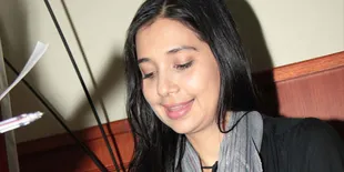 Ayu Azhari Silaturahmi ke Sesepuh