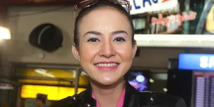 Cynthiara Alona Berbagi Sembako ke Purwodadi