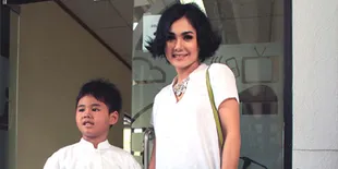 Yuni Shara Biasa Sahur Kopi dan Kue