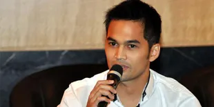 Teuku Wisnu Jual Album Sekaligus Aksi Sosial di SPBU