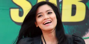 Titi - Tian Pasangan Sibuk