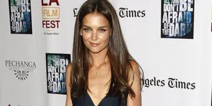Katie Holmes Bubuhkan Tato Pertama
