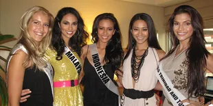 Secara Formal Nadine Alexandra Kenakan Bikini One Piece