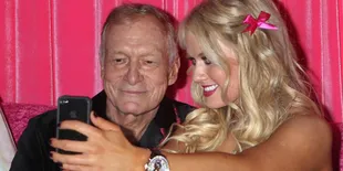 Tetap 'Jos' di Usia 85 Tahun Ala Hugh Hefner