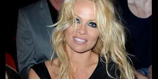 Pamela Anderson Ingin Dilamar Michael Jackson