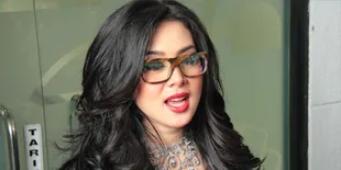 Syahrini Bantah Pacaran Dengan Ustad Solmed