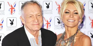Crystal Harris Lelang Cincin Tunangan Hugh Hefner?