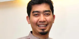 Ustad Solmed Dihadiahi Burung Oleh Ustad Guntur Bumi