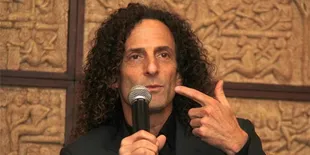 Kenny G Tetap Kejutkan Penonton