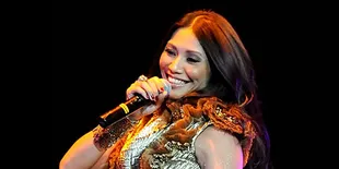 Konser, Anggun Ganti 3 Kostum