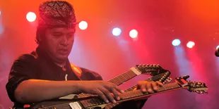 Sentuhan Emas Balawan Tutup Jazz Traffic Festival