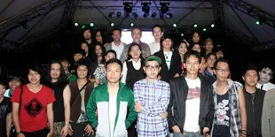 JMF 2011 Bangun Panggung di Tengah Laut
