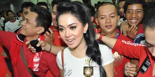 Jorge Lorenzo Ajak Syahrini Kencan?