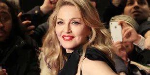 Madonna Juga Jadi Host Golden Globes 2012