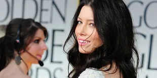 Ups! Gaun Jessica Biel Kecantol Madonna