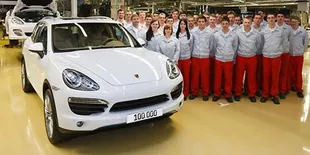 Porsche Rayakan Produksi Ke-100.000 Unit Cayenne Baru