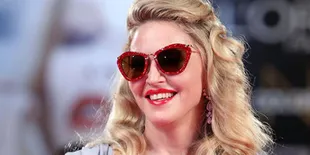 Cover Album MDNA Dirilis!