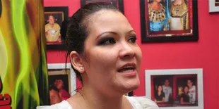 Melanie Subono Tak Mau Komentari Angelina Sondakh