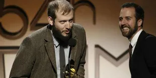 Bon Iver Merasa Tak Nyaman Terima Piala Grammy