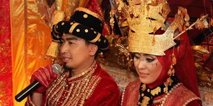 Ustad Solmed Menari di Pesta Resepsi