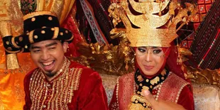 Ustad Solmed Umroh Sekaligus Bulan Madu