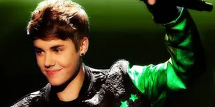 Kalah di Grammy, Justin Bieber Balas Dendam!