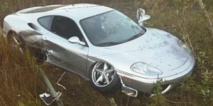 Akibat Miras, Ferrari 360 Modena Sikat Ford