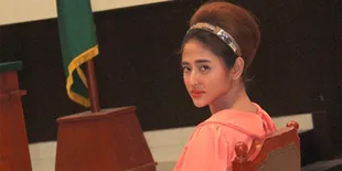 Dewi Perssik Kecewa Dhani Tak Hadiri Sidangnya