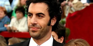 Sacha Baron Cohen Bikin Geger Red Carpet Oscar!