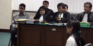 Hotman Paris Sindir Perilaku Angelina Sondakh