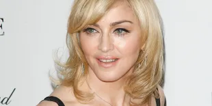 Madonna Dilamar Kekasih Brondongnya!