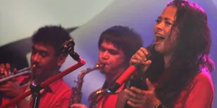 Kotak Sindir Polisi Ganteng di Java Jazz