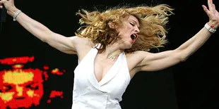 Madonna Rilis Foto Sexy Untuk Promo Album