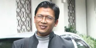 Teh Rini Berikan Surat Izin Poligami Kepada Aa Gym