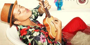Wow, Bruno Mars Jadi Cover Model Playboy!