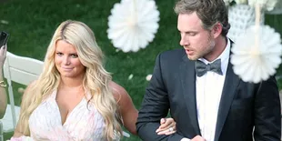 Hamil Tua, Jessica Simpson Jadi Bridesmaids!