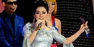 Syahrini Temui Pacar di Malaysia