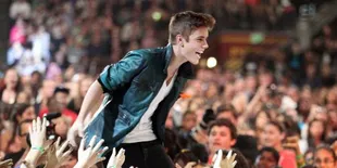 Wow! Single Justin Bieber Terjual 500 Ribu Download