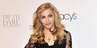 Madonna Pamer Kuku Rusak dan Tak Terawat