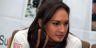 Nadine Chandrawinata: Kartini Mungkin Bisa Tersenyum