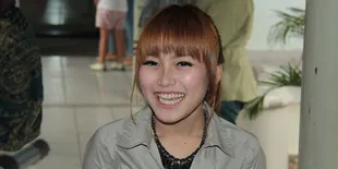 Ayu Ting Ting Nonton Konser SuJu Hari Ketiga