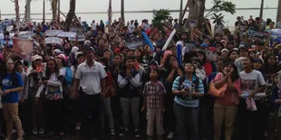 Demo ELF Tak Kunjung Usai, Lagu Brian Adams Tak Mempan