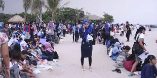 Antri Masuk MEIS, ELF Baris di Pantai