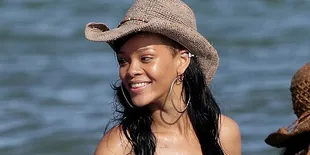 Mau Tahu Seperti Apa Wajah Konyol Rihanna?